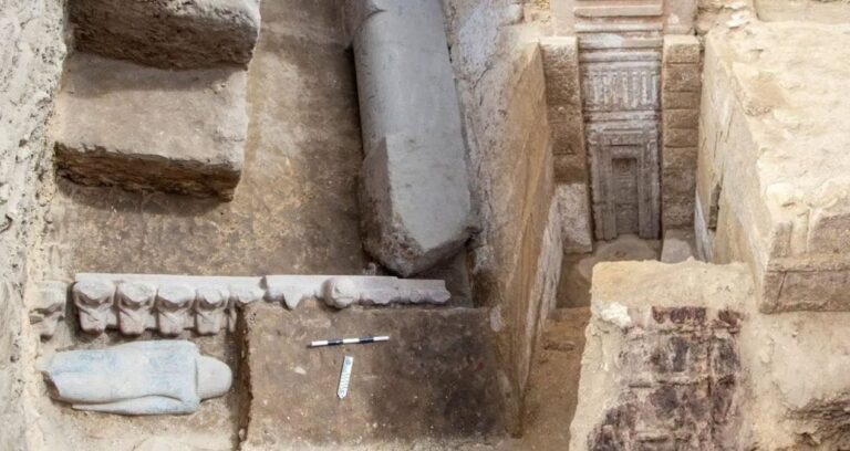 misirda-hic-bilinmeyen-prense-ait-mezarda-kapi-bulundu-oteki-dunyaya-aciliyor-rym9dy7O.jpg
